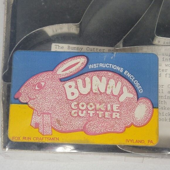 Vintage Fox Run Metal Bunny Cookie Cutter & Stand Original Box Made in USA GUC - Picture 2 of 9